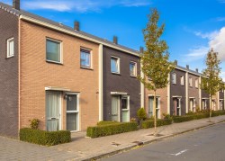 bigstock-Modern-Street-Terrace-Houses-57630344 (250 x 179)
